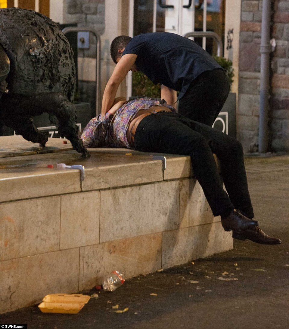 Η ξέφρενη βραδιά των Βρετανών -Δείτε πώς υποδέχθηκαν το 2017 [εικόνες] | iefimerida.gr 5