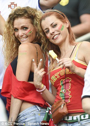 Τα κορίτσια της κερκίδας -Οταν οι γυναικείες παρουσίες στο Μουντιάλ μαγνητίζουν όλα τα βλέμματα [εικόνες] | iefimerida.gr 0