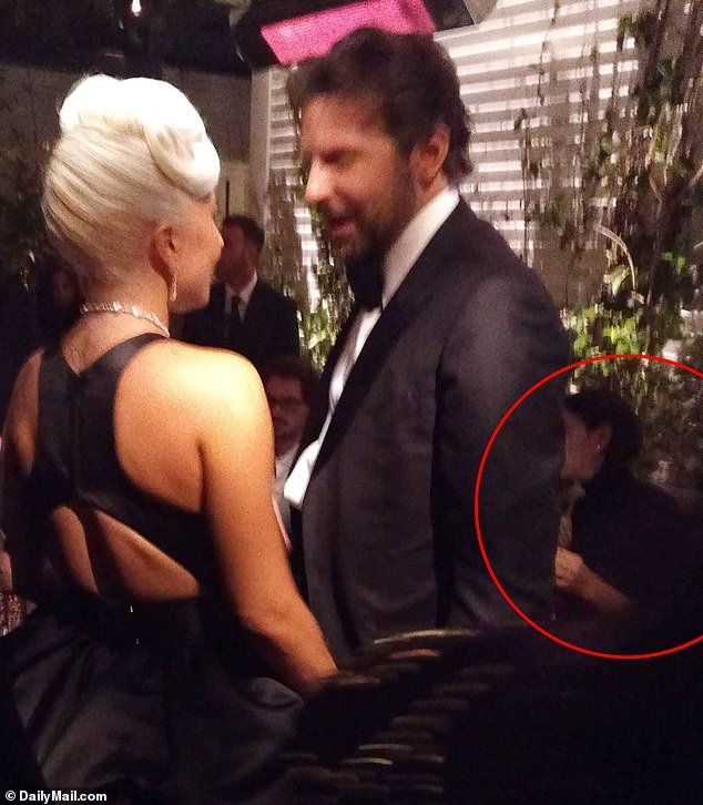 Οσκαρ 2019: Η Lady Gaga δεν ξεκολλούσε από τον Μπράντλεϊ Κούπερ στο after party -Οι αγκαλιές μπροστά στην Ιρίνα Σάικ [εικόνες] | iefimerida.gr 2