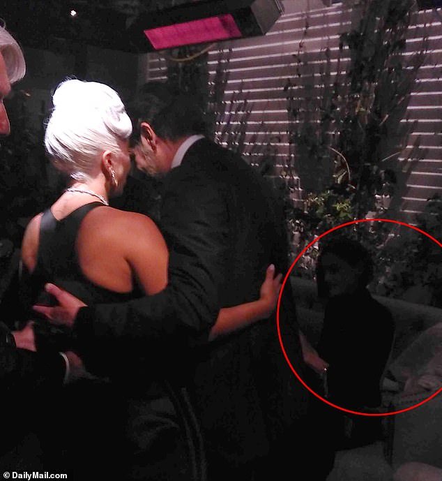 Οσκαρ 2019: Η Lady Gaga δεν ξεκολλούσε από τον Μπράντλεϊ Κούπερ στο after party -Οι αγκαλιές μπροστά στην Ιρίνα Σάικ [εικόνες] | iefimerida.gr 3