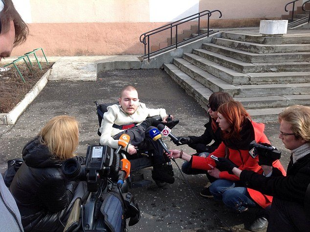 Αυτός είναι ο άντρας που θα υποβληθεί στην πρώτη μεταμόσχευση κεφαλιού [εικόνες] | iefimerida.gr 3