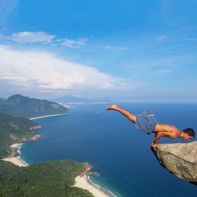 Αυτή είναι η πιο επικίνδυνη selfie όλων των εποχών -Ισορροπώντας στο κενό [εικόνες] | iefimerida.gr 4