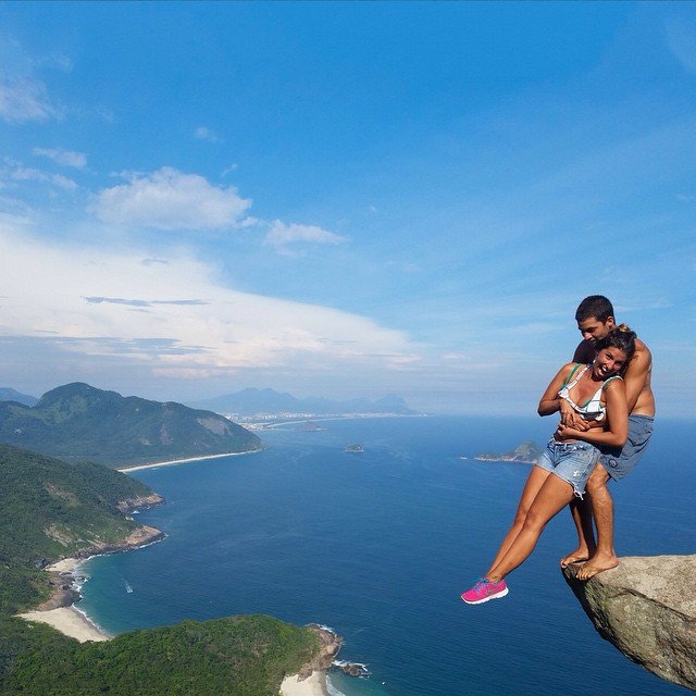 Αυτή είναι η πιο επικίνδυνη selfie όλων των εποχών -Ισορροπώντας στο κενό [εικόνες] | iefimerida.gr 5