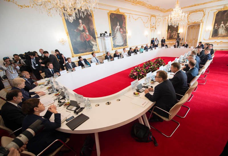 Οι ηγέτες της ΕΕ συνεδρίασαν σε ένα κάστρο βγαλμένο από άλλη εποχή -Αναγεννησιακό, με χρυσά ντεκόρ [εικόνες] | iefimerida.gr 0