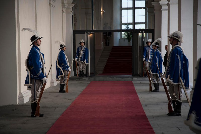 Οι ηγέτες της ΕΕ συνεδρίασαν σε ένα κάστρο βγαλμένο από άλλη εποχή -Αναγεννησιακό, με χρυσά ντεκόρ [εικόνες] | iefimerida.gr 4