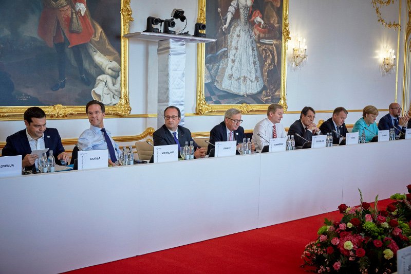 Σύνοδος Μπρατισλάβας: Συμφώνησαν ότι... διαφωνούν οι «27» -Τσίπρας: Υπάρχουν διαφορές, αλλά κάτι αλλάζει [εικόνες&βίντεο] | iefimerida.gr 1