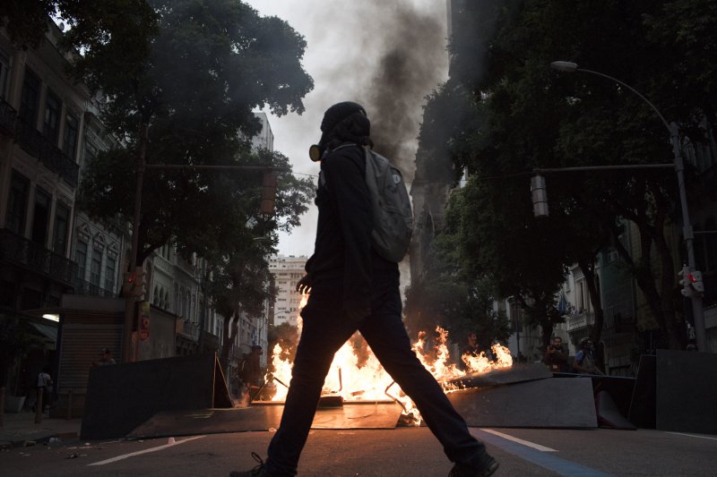 Βραζιλία: Γενική απεργία με διαδηλώσεις και βίαια επεισόδια -Δεν υποχωρεί ο Τέμερ [εικόνες] | iefimerida.gr 1