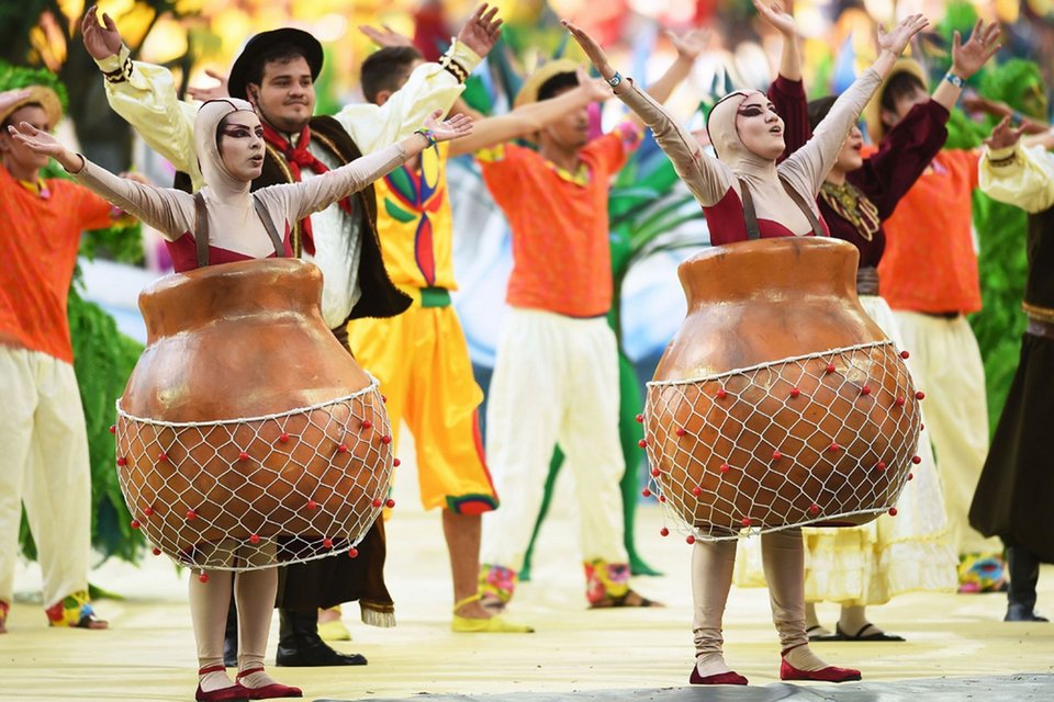 Η φαντασμαγορική έναρξη του Μουντιάλ -Εντυπωσιακά κοστούμια, σέξι χορευτικά και φίλαθλοι σε παραλήρημα [εικόνες] | iefimerida.gr 7