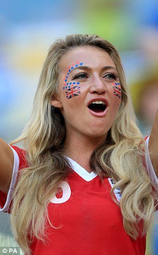 Τα κορίτσια της κερκίδας -Οταν οι γυναικείες παρουσίες στο Μουντιάλ μαγνητίζουν όλα τα βλέμματα [εικόνες] | iefimerida.gr 8