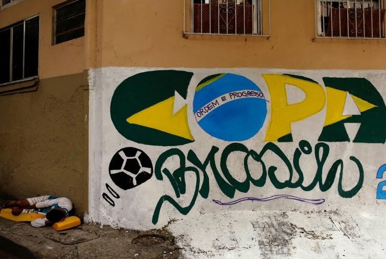 Ο τοίχος είχε τη δική του ιστορία -Τα γκράφιτι της οργής και του θυμού κατά του Μουντιάλ στη Βραζιλία [εικόνες] | iefimerida.gr 9