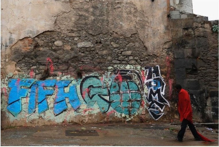 Ο τοίχος είχε τη δική του ιστορία -Τα γκράφιτι της οργής και του θυμού κατά του Μουντιάλ στη Βραζιλία [εικόνες] | iefimerida.gr 6