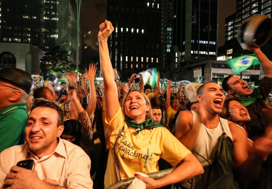 Βραζιλία: Λαϊκή οργή κατά της Προέδρου Ρουσέφ -Ζητούν την σύλληψη Λούλα [εικόνες] | iefimerida.gr 7