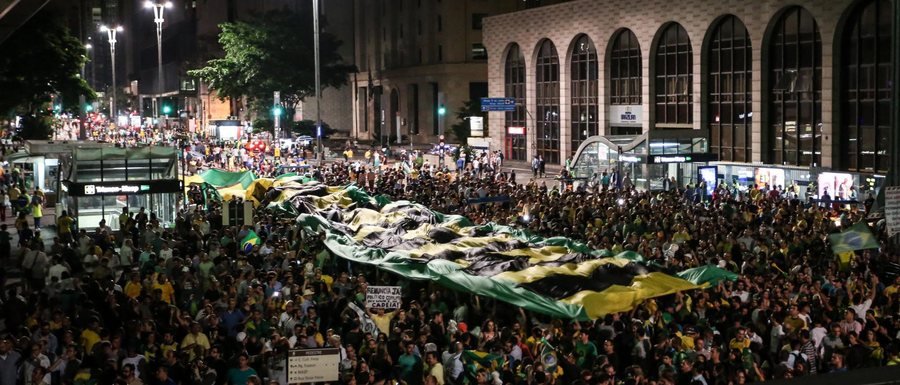 Βραζιλία: Λαϊκή οργή κατά της Προέδρου Ρουσέφ -Ζητούν την σύλληψη Λούλα [εικόνες] | iefimerida.gr 0
