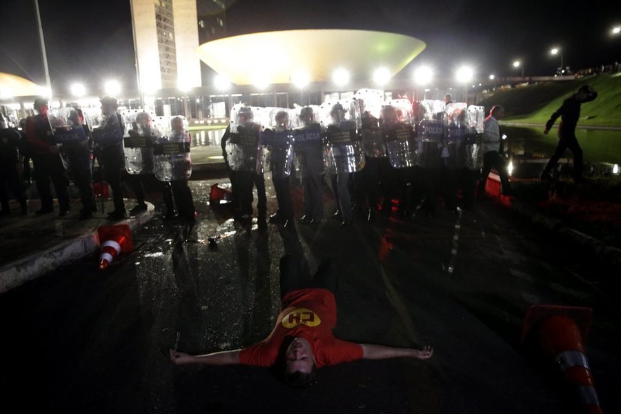 Βραζιλία: Λαϊκή οργή κατά της Προέδρου Ρουσέφ -Ζητούν την σύλληψη Λούλα [εικόνες] | iefimerida.gr 5