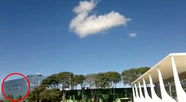 Πιλότοι κατέστρεψαν Δικαστήριο κάνοντας επιδείξεις με μαχητικά! [εικόνες] | iefimerida.gr 0