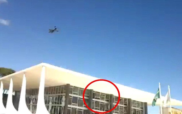 Πιλότοι κατέστρεψαν Δικαστήριο κάνοντας επιδείξεις με μαχητικά! [εικόνες] | iefimerida.gr 1