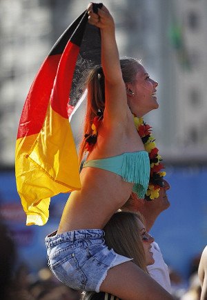 Τα κορίτσια της κερκίδας -Οταν οι γυναικείες παρουσίες στο Μουντιάλ μαγνητίζουν όλα τα βλέμματα [εικόνες] | iefimerida.gr 15