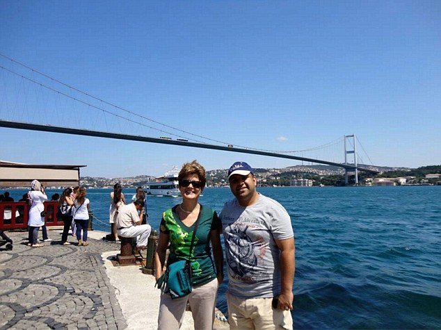 Θάνατος-μυστήριο Βρετανίδας δημοσιογράφου στην Κωνσταντινούπολη -Βρέθηκε κρεμασμένη στο αεροδρόμιο [εικόνες] | iefimerida.gr 1