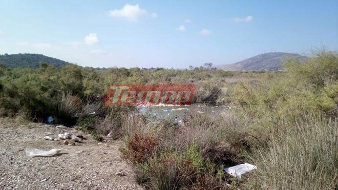 Ασυνείδητοι πέταξαν δεκάδες φρατζόλες ψωμί, με τη σακούλα, στις όχθες του Αραξου [εικόνες] | iefimerida.gr 0