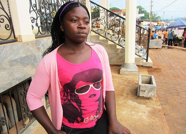 Βάρβαρο τελετουργικό: Σιδερώνουν το στήθος κοριτσιών, για να κρύψουν την εφηβεία [εικόνες] | iefimerida.gr 2