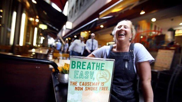 Σάλος στη Μελβούρνη - Ο δήμος θέλει να απαγορεύσει το κάπνισμα στους δρόμους και στα πεζοδρόμια [εικόνες] | iefimerida.gr 0