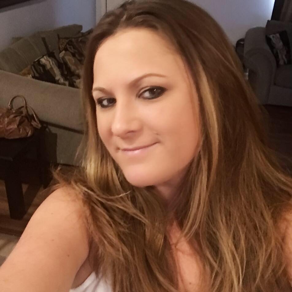 Μία περίεργη σχέση: 36χρονη θηλάζει τον φίλο της κάθε 2 ώρες -Τους κράζουν στα social media [εικόνες] | iefimerida.gr 1