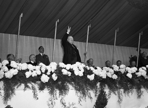 O Tσώρτσιλ αναρωτιόταν αν υπήρχε εξωγήινη ζωή σε άλλους πλανήτες -Βρέθηκε ανέκδοτο δοκίμιό του | iefimerida.gr 4