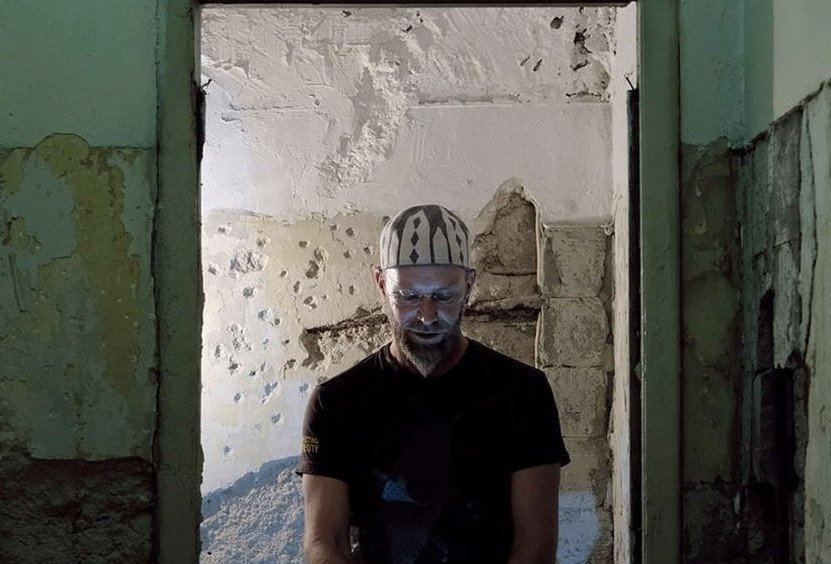 Στήνουν Λαβύρινθο στο Λιμάνι του Πειραιά -Με περφόρμερ, ακτιβιστές, πρόσφυγες [βίντεο] | iefimerida.gr 0