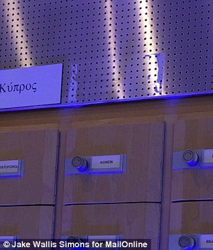 Βullying στους Βρετανούς ευρωβουλευτές από συναδέλφους τους και υπαλλήλους της ΕΕ -Μετά τo Brexit [εικόνες] | iefimerida.gr 2