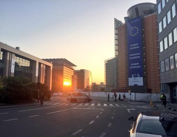 Απειλή για βόμβα στις Βρυξέλλες δίπλα από το κτίριο της Κομισιόν όπου θα γίνει η Σύνοδος Κορυφής [εικόνες] | iefimerida.gr 2