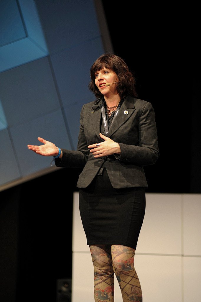 «Κόμμα των Πειρατών» -Αυτή η γυναίκα έρχεται πρώτη στις δημοσκοπήσεις στην Ισλανδία [εικόνες] | iefimerida.gr 1