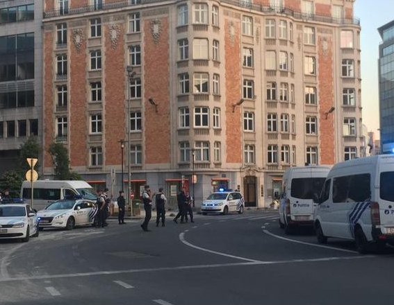 Απειλή για βόμβα στις Βρυξέλλες δίπλα από το κτίριο της Κομισιόν όπου θα γίνει η Σύνοδος Κορυφής [εικόνες] | iefimerida.gr 0