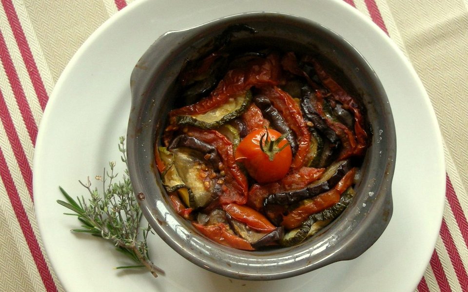 Γιατί οι Γάλλοι δεν ξαπλώνουν τα λαχανικά στο μπριάμ αλλά τα βάζουν όρθια -Συνταγή [εικόνες] | iefimerida.gr 0