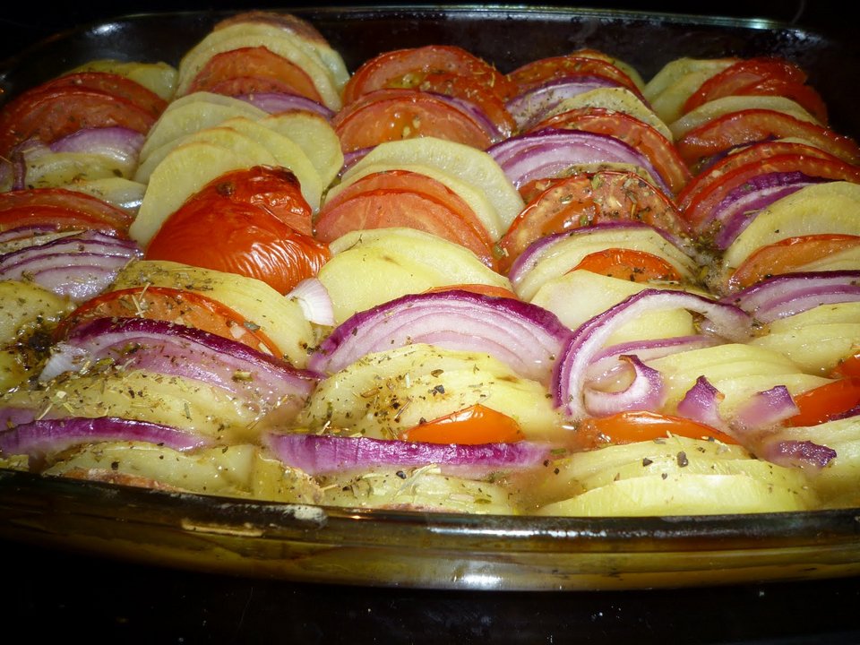 Γιατί οι Γάλλοι δεν ξαπλώνουν τα λαχανικά στο μπριάμ αλλά τα βάζουν όρθια -Συνταγή [εικόνες] | iefimerida.gr 1