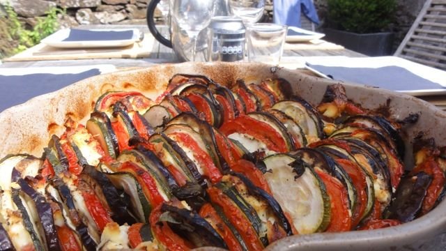 Γιατί οι Γάλλοι δεν ξαπλώνουν τα λαχανικά στο μπριάμ αλλά τα βάζουν όρθια -Συνταγή [εικόνες] | iefimerida.gr 4