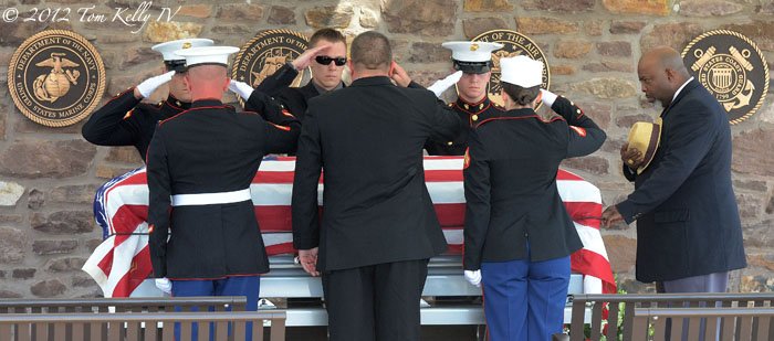 Μηνύουν τις ελληνικές Αρχές οι γονείς του Αμερικανού πεζοναύτη που αυτοκτόνησε στην πρεσβεία των ΗΠΑ στην Αθήνα [εικόνες] | iefimerida.gr 4