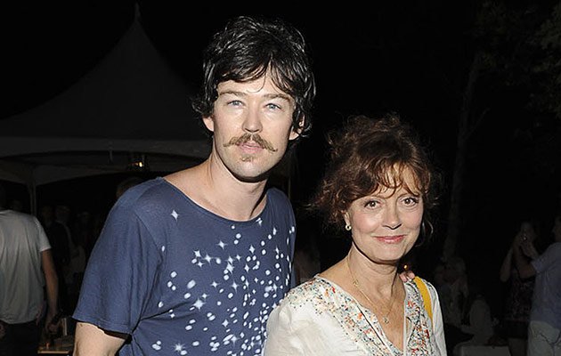 Ο νεαρός πρώην της Σάραντον στην αγκαλιά της 64χρονης εγγονής του Πικάσο! [εικόνες] | iefimerida.gr 0