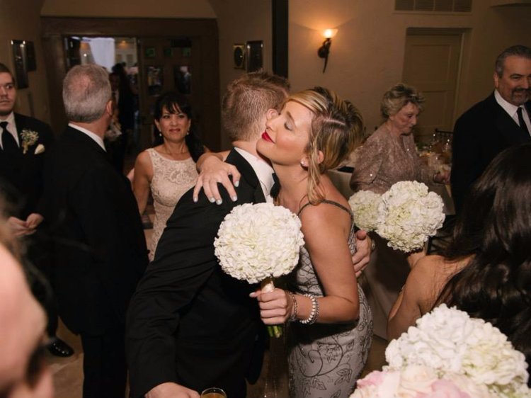 Αφησε τη δουλειά της και έγινε επαγγελματίας παράνυφος [εικόνες] | iefimerida.gr 2