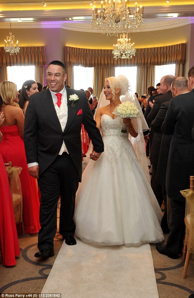 Ο γάμος των ρεκόρ: Παντρεύτηκαν με 130 παράνυφους και 103 συνοδούς γαμπρού [εικόνες] | iefimerida.gr 1