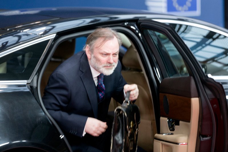 Μέσα σ’ αυτόν τον χαρτοφύλακα είναι το Brexit [εικόνες] | iefimerida.gr 0