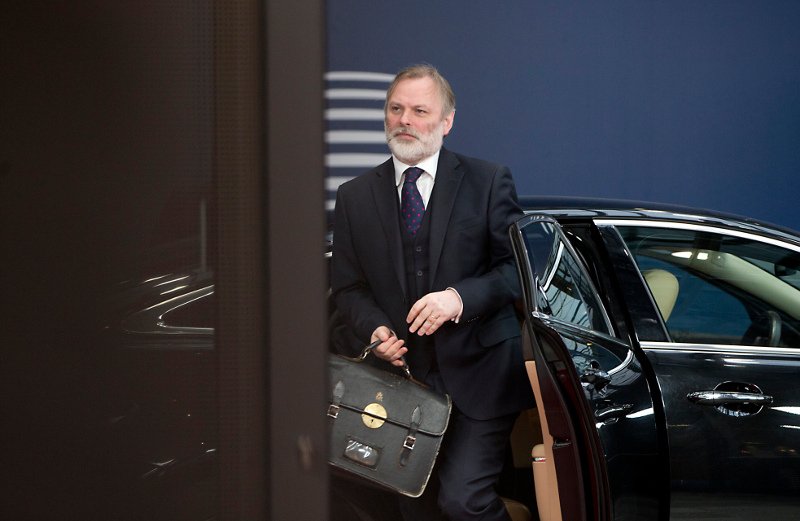 Μέσα σ’ αυτόν τον χαρτοφύλακα είναι το Brexit [εικόνες] | iefimerida.gr 2