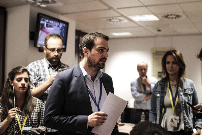 Το ξενύχτι Σακελλαρίδη, Παππά και δημοσιογράφων στις Βρυξέλλες [εικόνες] | iefimerida.gr 10