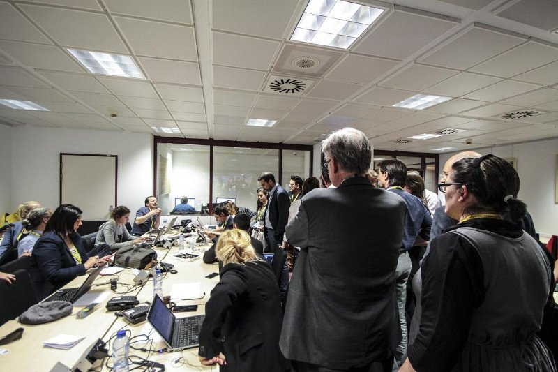 Το ξενύχτι Σακελλαρίδη, Παππά και δημοσιογράφων στις Βρυξέλλες [εικόνες] | iefimerida.gr 6