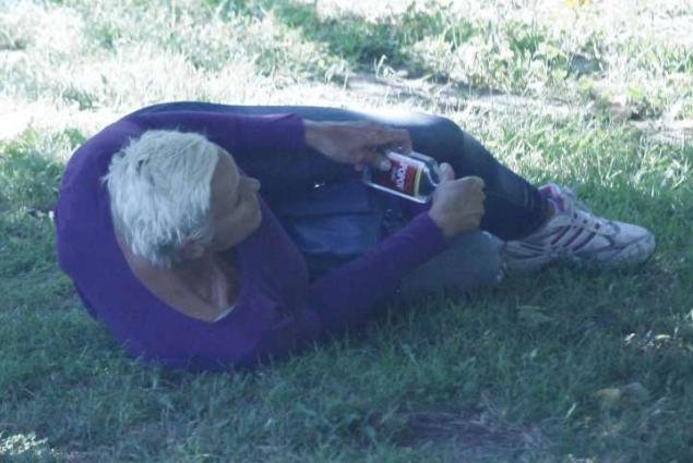 Γνωστή σεξοβόμβα βρέθηκε λιπόθυμη σε πάρκο του Λος Άντζελες [εικόνες] | iefimerida.gr 2