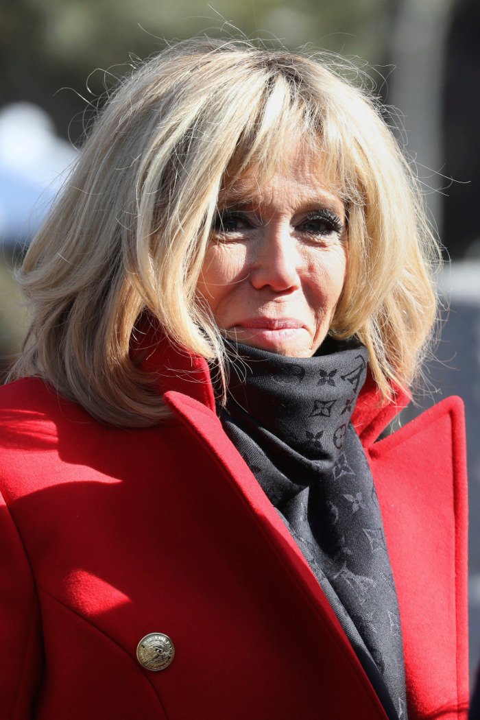 Το κατακόκκινο παλτό της Μπριζίτ Μακρόν στην Κίνα -Γιατί τη λατρεύουν οι Κινέζοι [εικόνες] | iefimerida.gr 1