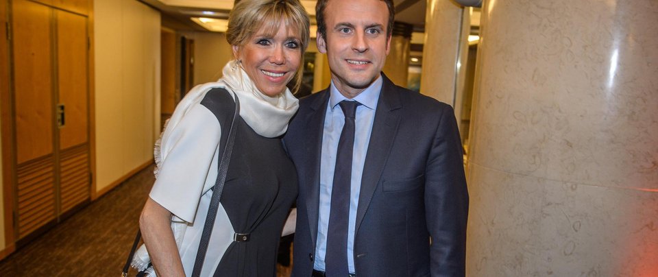 Η σύζυγος του Εμμανουέλ Μακρόν, 20 χρόνια μεγαλύτερη, ένα «ισχυρό χαρτί» [εικόνες] | iefimerida.gr 0