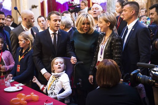 Εξαλλοι οι Γάλλοι με την Μπριζίτ Μακρόν -Γιατί την κατηγορούν ότι φέρεται σαν «Μαρία Αντουανέτα» [εικόνες] | iefimerida.gr 1