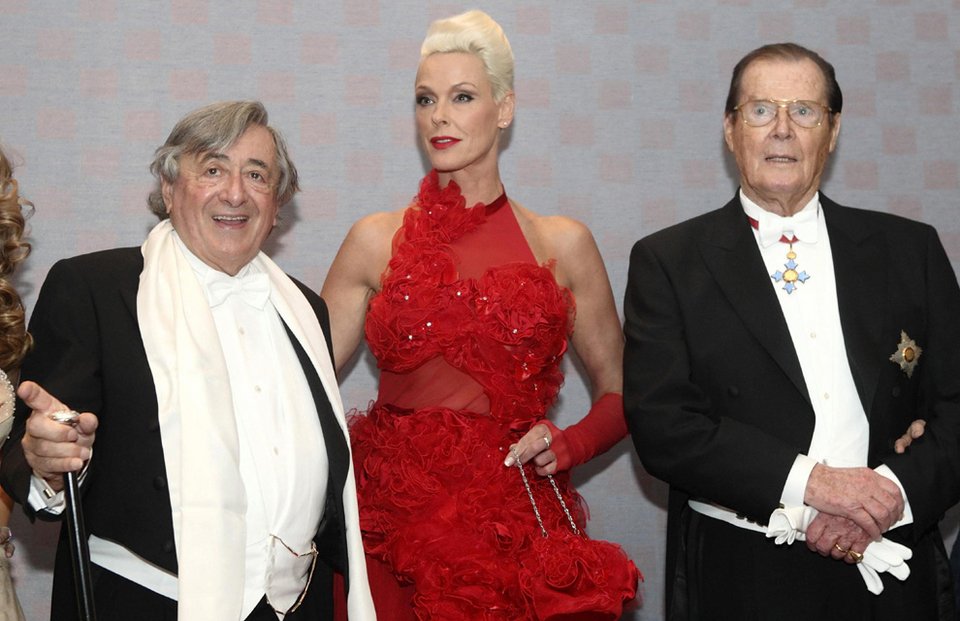 150.000 δολάρια πλήρωσε Αυστριακός τις Πάμελα Άντερσον και Πάρις Χίλτον για μια νύχτα [εικόνες]  | iefimerida.gr 7