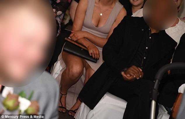 Μήνυσαν τον φωτογράφο του γάμου τους -Φωτογράφιζε μόνο τα οπίσθια των παρανύμφων [εικόνες] | iefimerida.gr 2