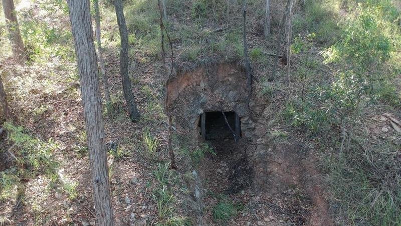 Αγόρασε ένα σπίτι και... βρήκε πραγματικό χρυσωρυχείο στο πίσω μέρος του κήπου! [εικόνες] | iefimerida.gr 0